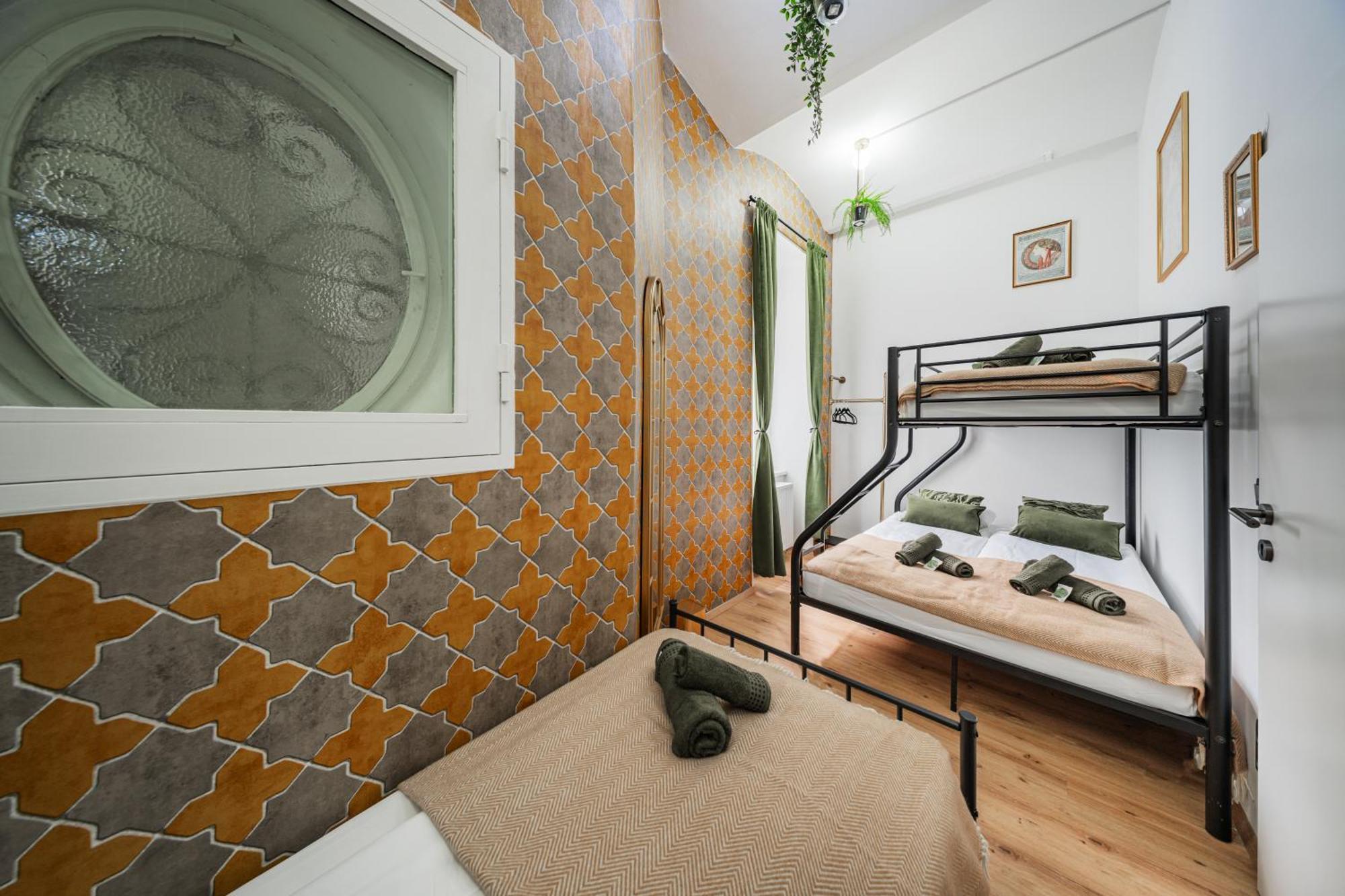 Vierbettzimmer mit Gemeinschaftsbad